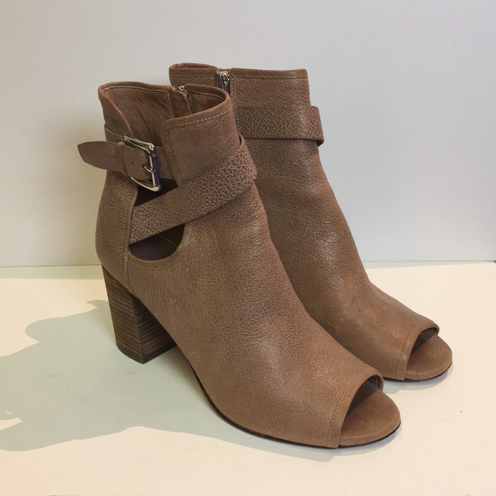 DONALD J PLINER peep toe heeled bootie